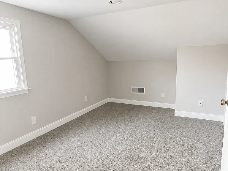 374 S Harris Ave — Photo 16