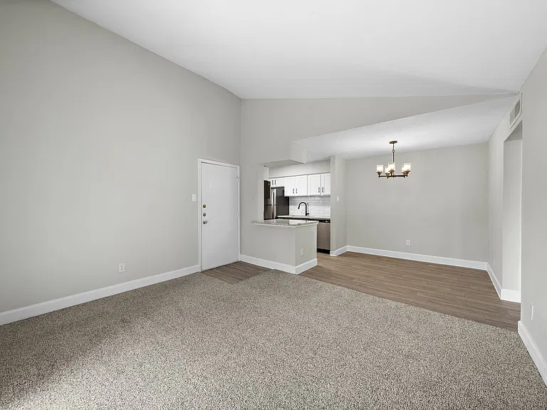 6Ten at Med Center Apartments — Photo 13