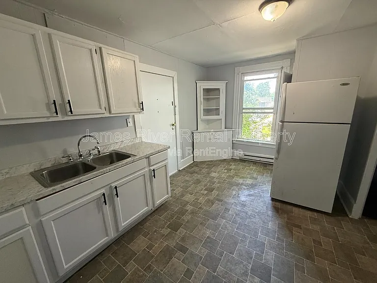2107 Park Ave #4 — Photo 2