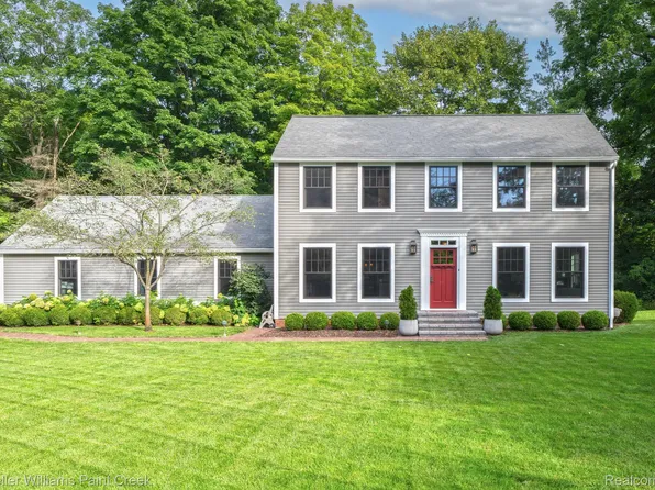 985 E Tienken Rd, Rochester Hills, MI 48306