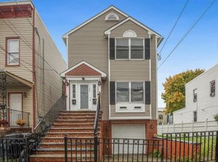 123 Bayview Ave, Jersey City, NJ 07305