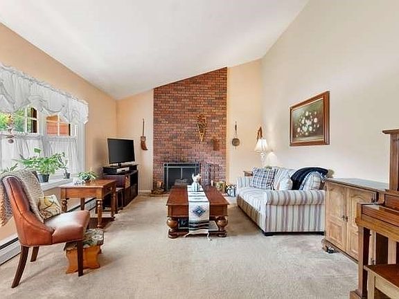 3rd image of 9 Graystone Dr