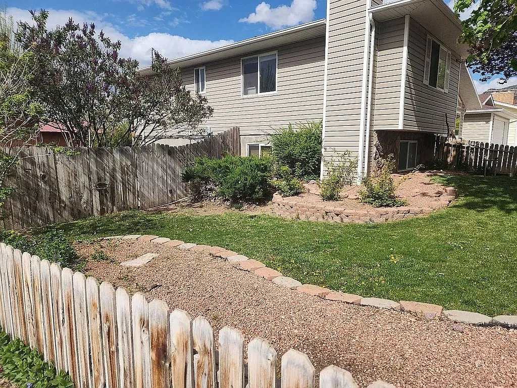Building Photo - 514 Pinecone Dr