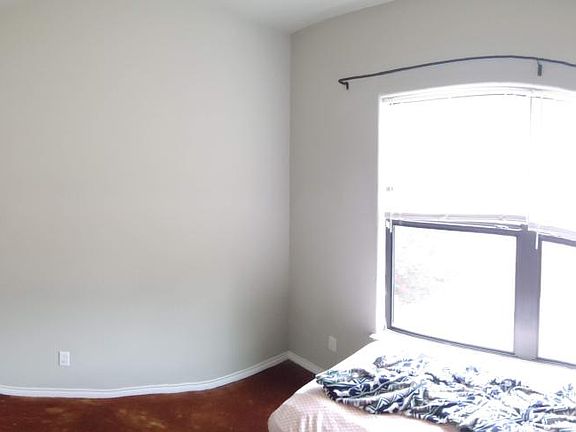 4th image of 910 McAshan St #B