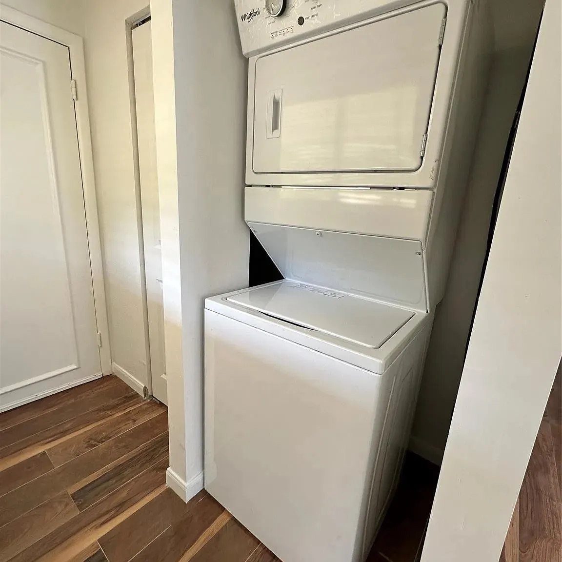 1 bed, 768 sqft, $1,555 — Photo 3