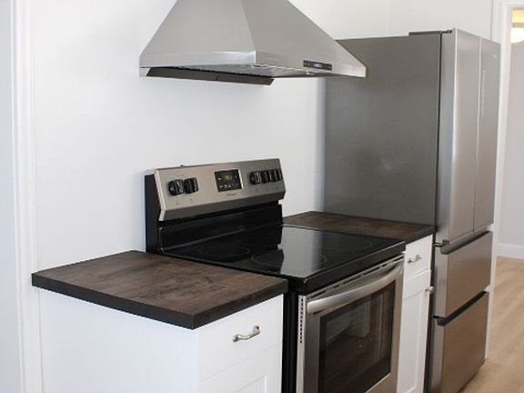 3rd image of 5910 Skyline Dr