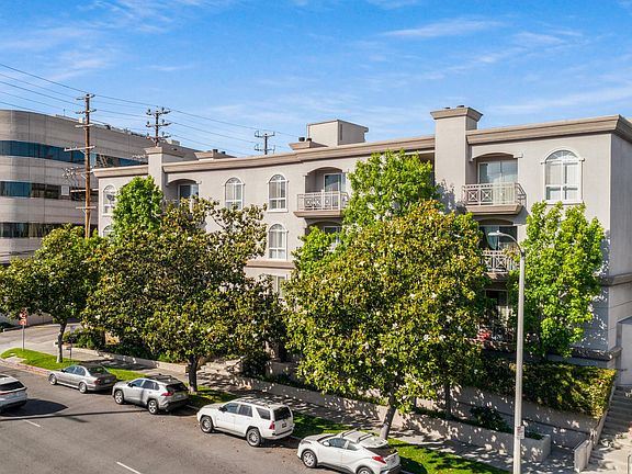 2nd image of 1820 S Beverly Glen Blvd APT 301
