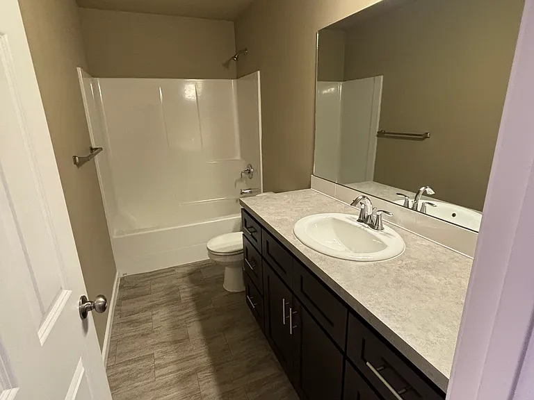 633 Hansen St SE #A — Photo 10