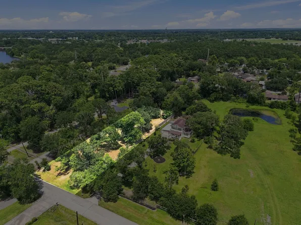 5 Palm Dr, Dickinson, TX 77539