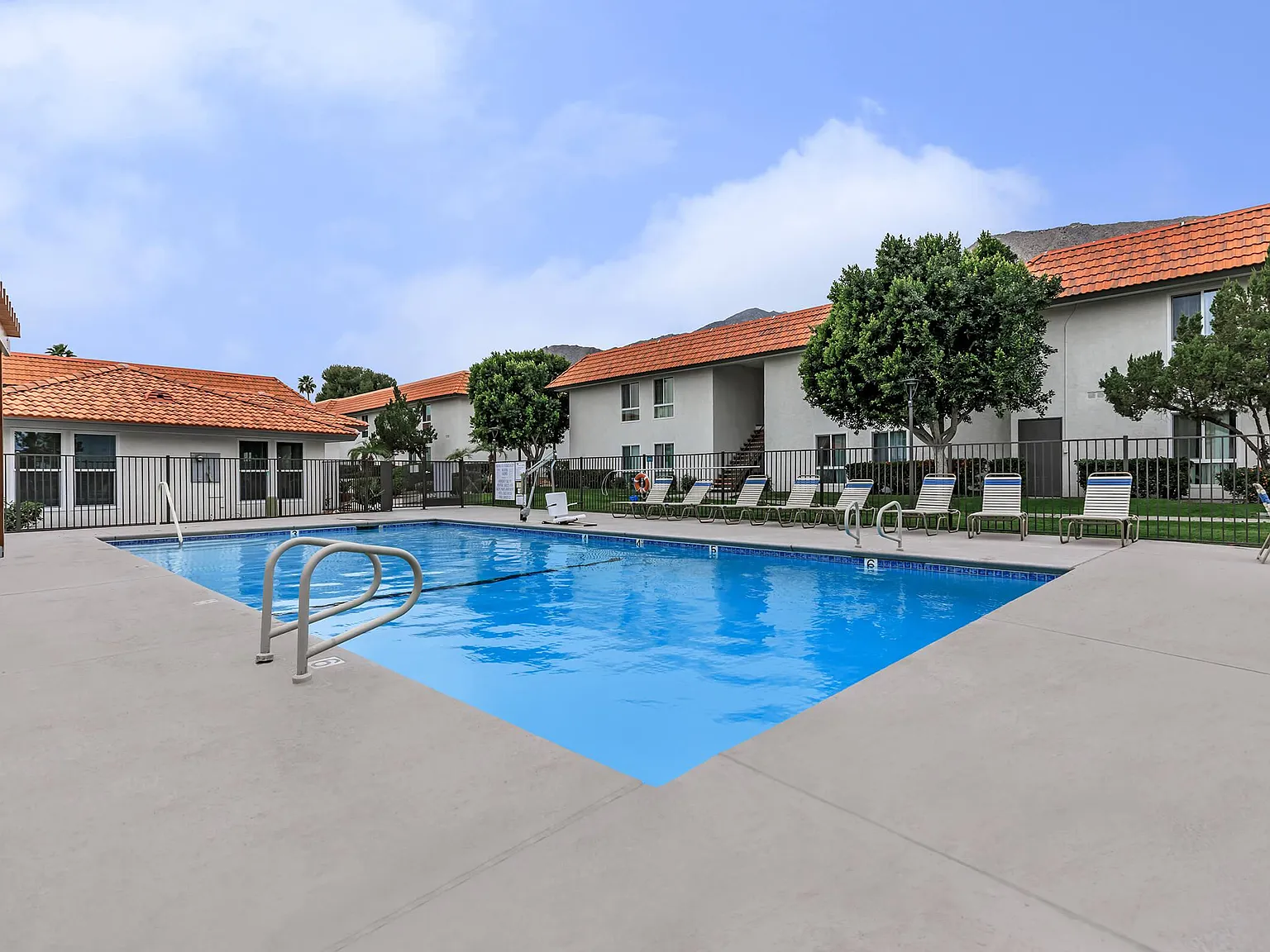 Pacific Palms — Photo 2
