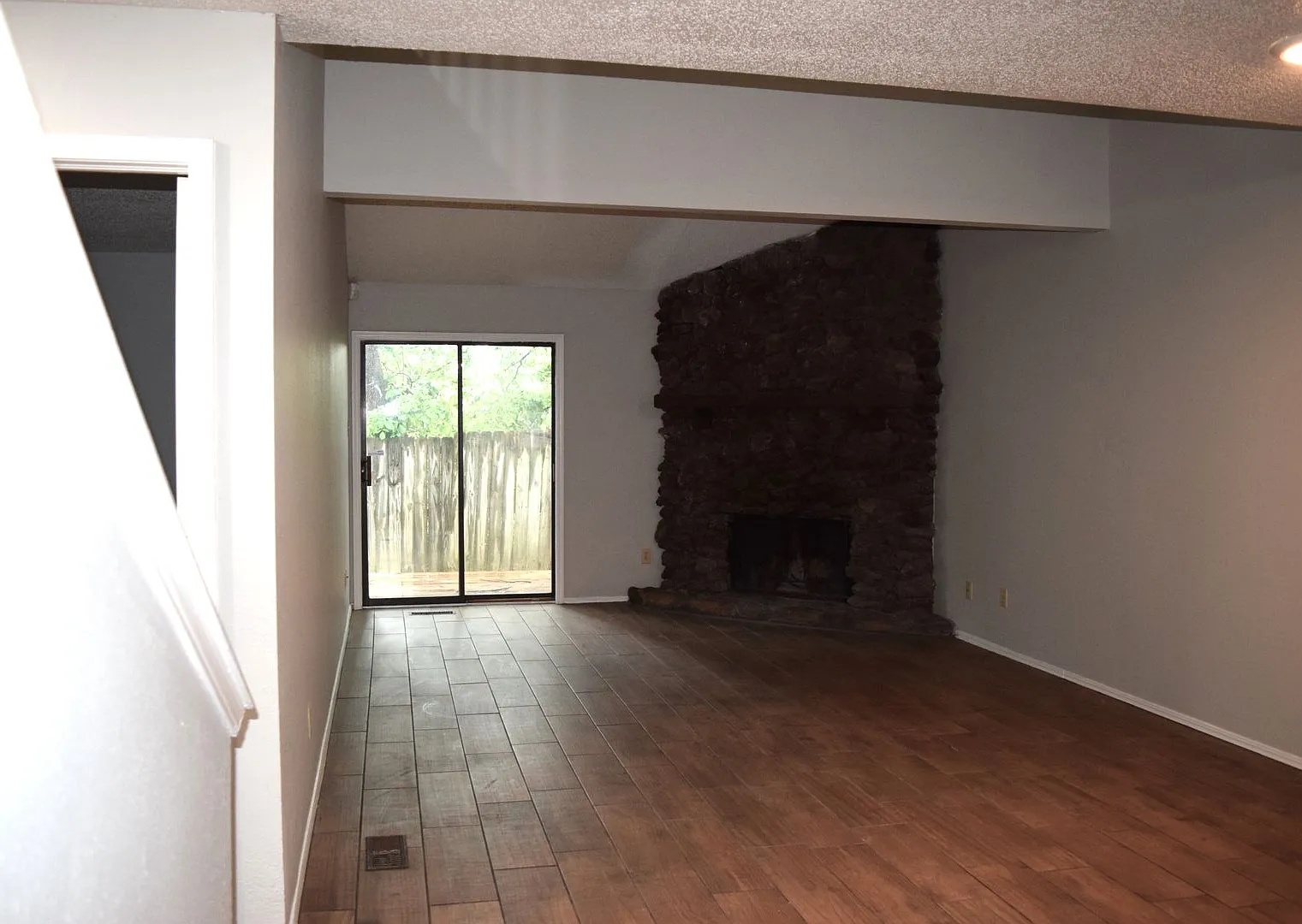 Gorgeous 2 Bed / 2 Bath Duplex off of Brooken Hill in Fort Smith — Photo 4