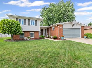 44018 Bannockburn Dr, Canton, MI 48187