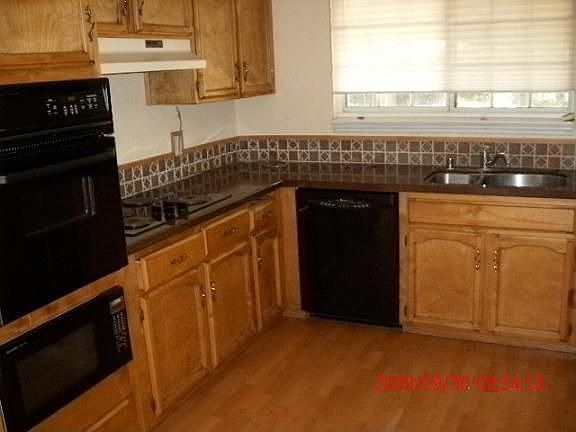 2nd image of 1054 Miami Ave