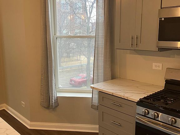 5th image of 1357 N Ashland Ave APT 2