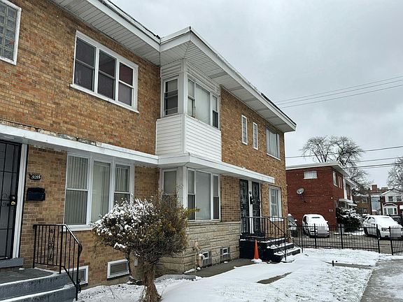 3rd image of 5054 W Van Buren St APT E