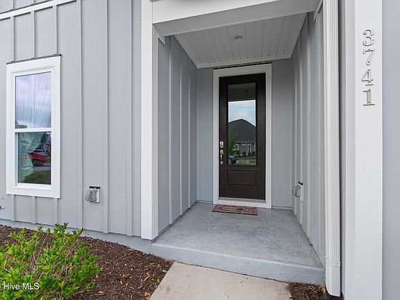 3rd image of 3741 Canary Lane