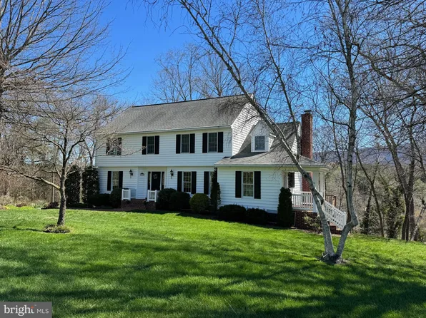 210 Manor Dr, Edinburg, VA 22824