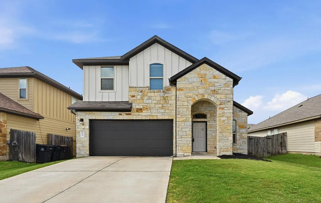 3 bed, 2.5 bath, 1400 sqft, $2,000 — Photo 2