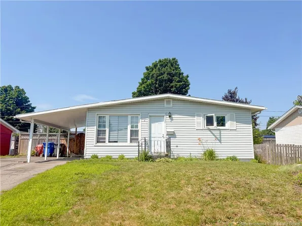 137 Elizabeth St, Woodstock, NB E7M 1P8