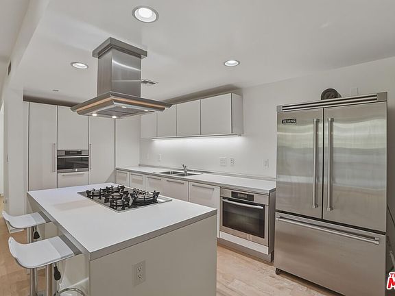 5th image of 825 N Kings Rd #1