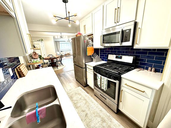3rd image of 1686 Westwood Ave APT B