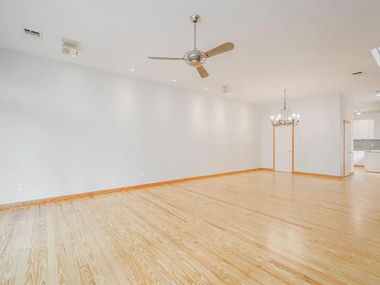5425 Dickson St — Photo 19
