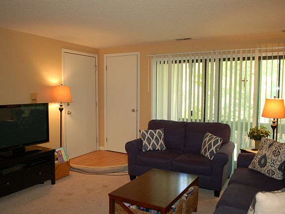 3rd image of 119 Olesen Dr APT 2J