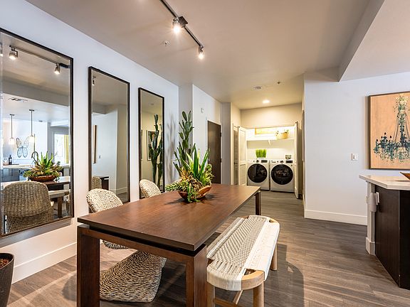 Ariva, San Diego, CA, Dining Area