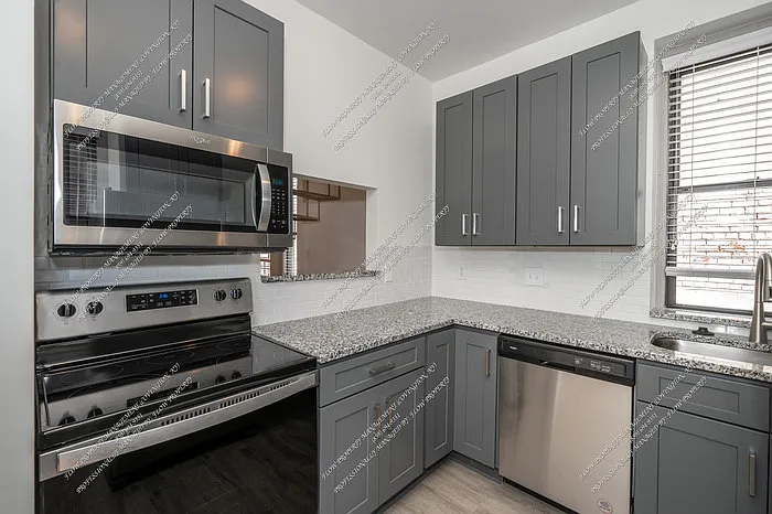 211 W 9th St #5 — Photo 15