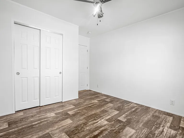 204 E 11th St #1 — Photo 11