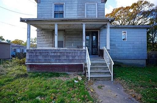 4th image of 98 Essex St