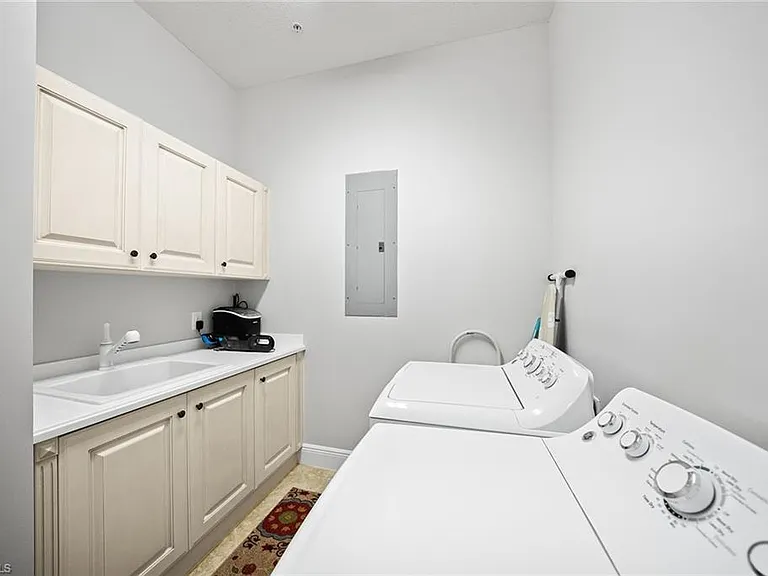 9205 Museo Cir #201 — Photo 25