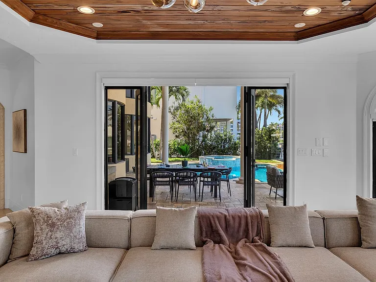 1011 Rhodes Villa Ave — Photo 57
