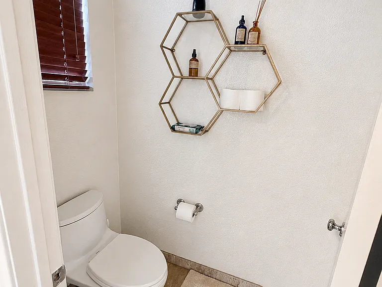 656 Seaward Ave — Photo 10