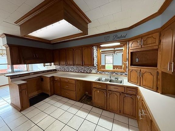 3rd image of 213 Westview Dr
