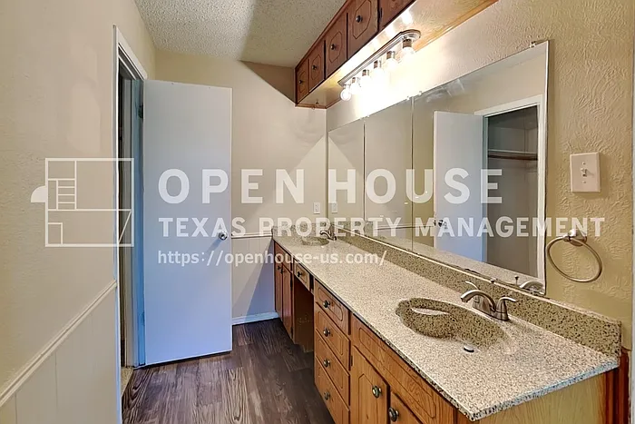 7465 Timberhill Dr — Photo 11