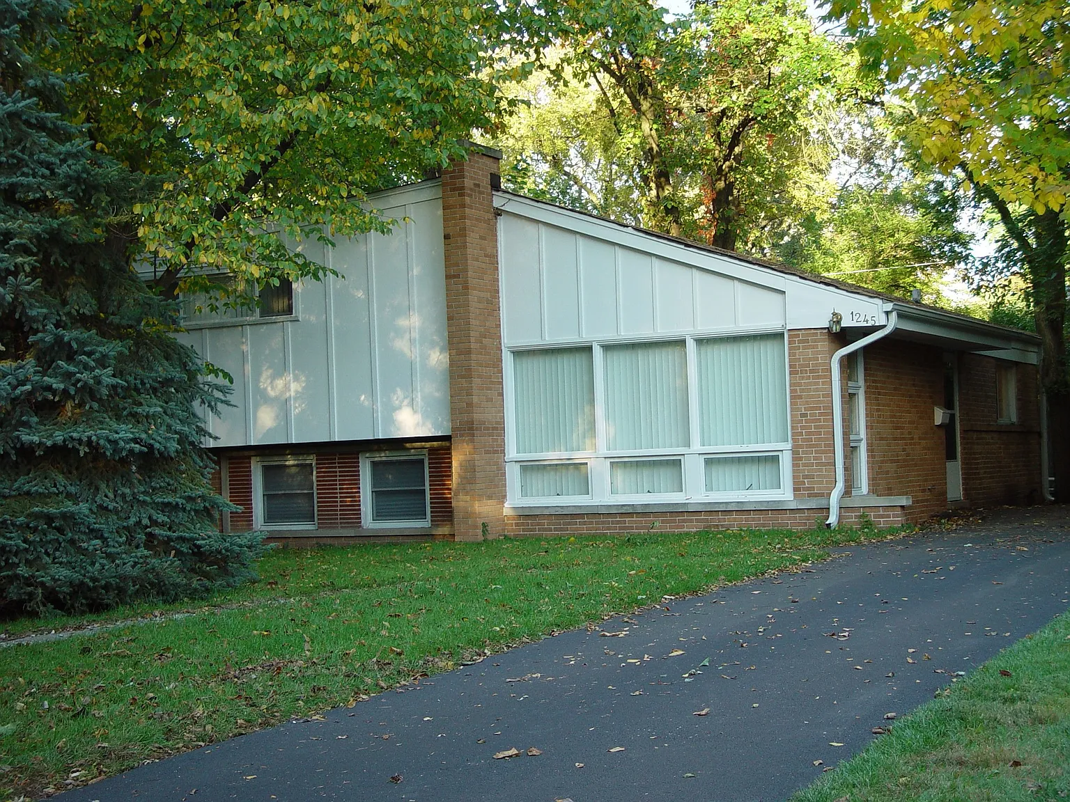 1245 Eastwood Ave photo 1