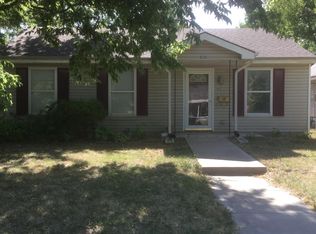 812 S Locust St, Ottawa, KS 66067