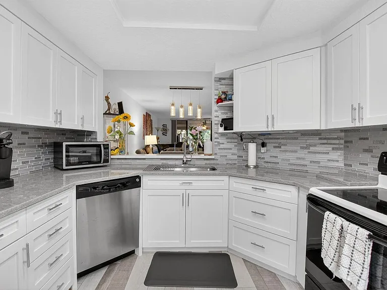 7254 Clunie Pl #15002 — Photo 8