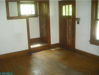 5th image of 92 N Burgess Ave