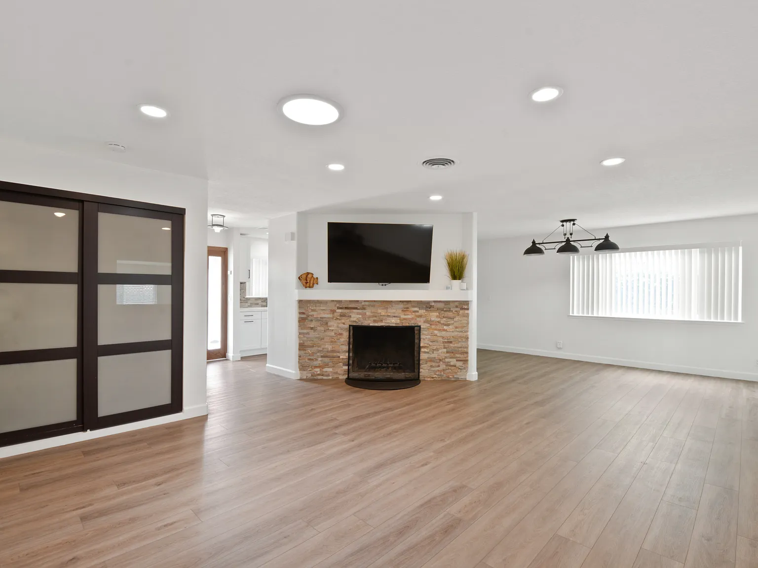 4 bed, 1500 sqft, $5,000 — Photo 3