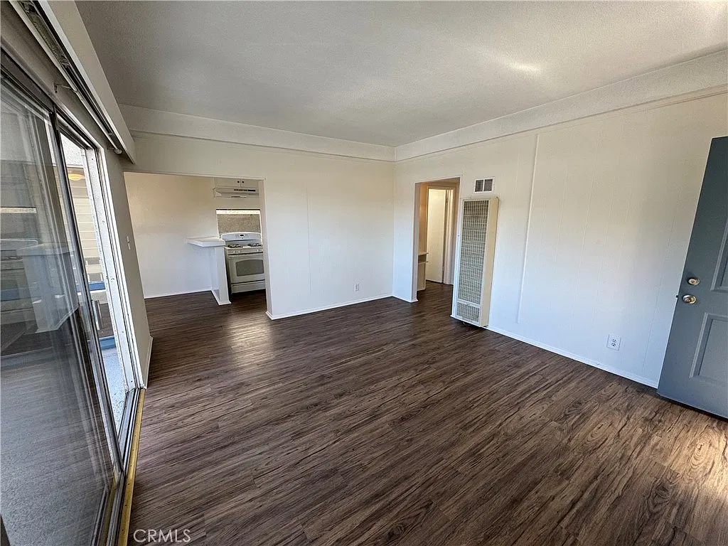 2 bed, 750 sqft, $3,300 — Photo 4
