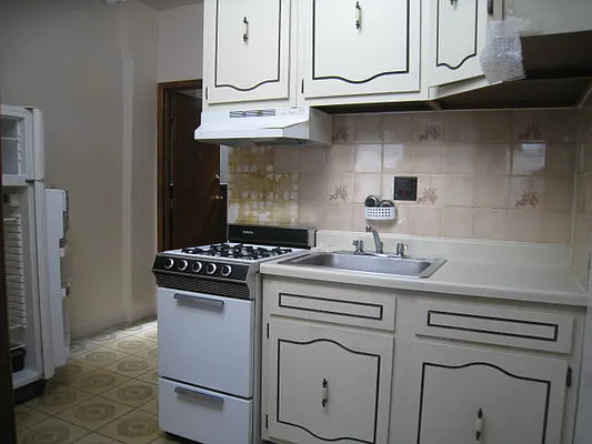 Rented by Alexiou Realty | media 15