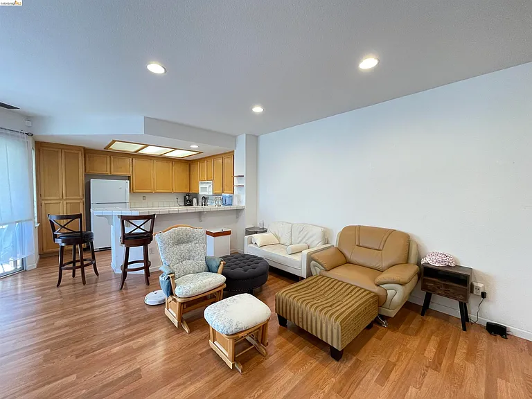 2507 Baywood Way — Photo 3