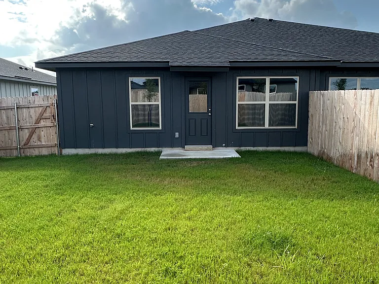 901 SW Itchgrass Br #B — Photo 12