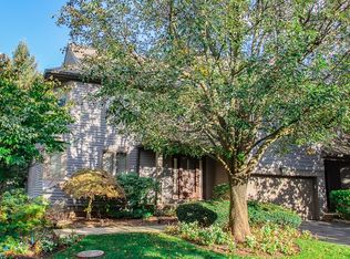 13 Pamrapo Ct E, Glen Rock, NJ 07452