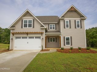 135 Archdale Dr, Carthage, NC 28327