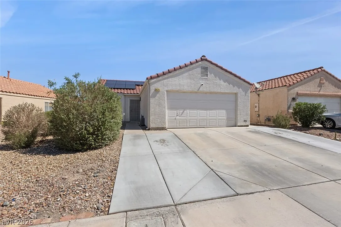 3 bed, 3.0 bath, 1127 sqft, $2,600 — Photo 1