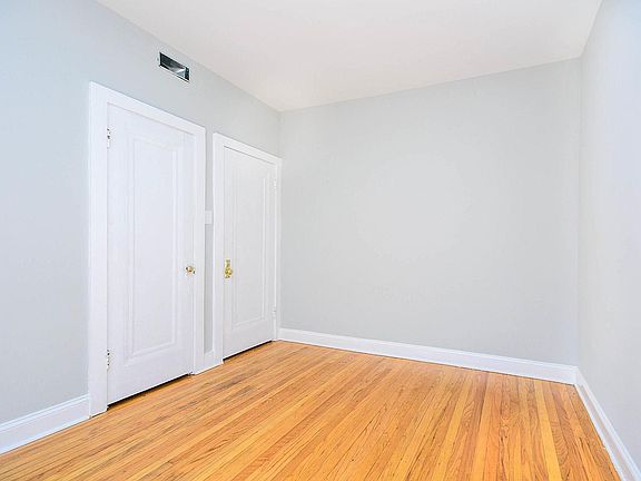 4th image of 3004 W Ainslie St APT 3S