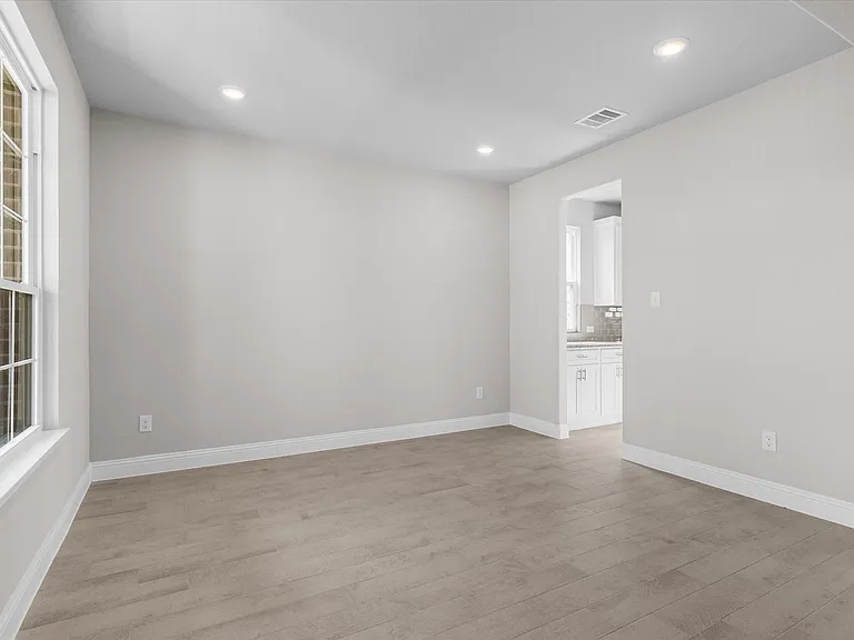 401 Parrino Pkwy — Photo 4